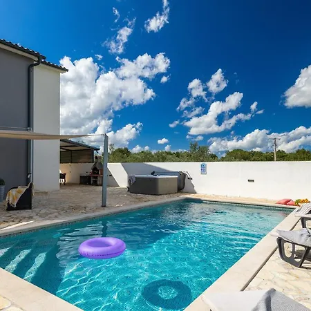 Villa 4m By Guide