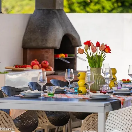 4m By Guide Villa Valtura